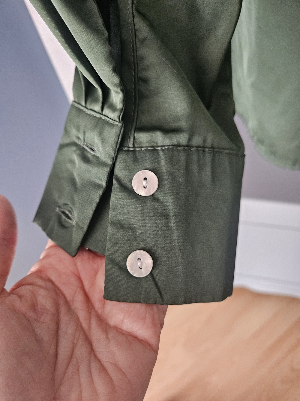 SHEIN Olive Green Women's Button-Up Blouse - Picture 3 of 5